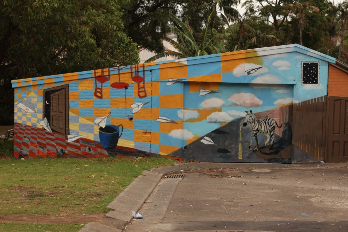 Ida Lawrence & Caitlin Hespe. Mural #1, Housepaint on garage wall, 36th Battalion Park 2010. side view