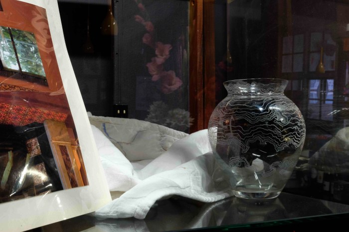 Thingo (etched glass vase and plastic bag)