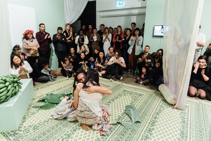 Kartika Suharto-Martin and Alfira O'Sullivan performing Genjer-Genjer, 25 May 2019. Photo Cement Fondu 2.jpg